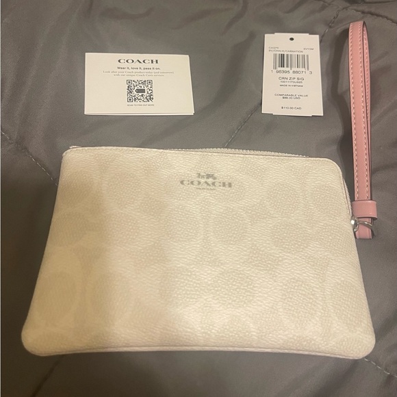 “”LOW START””NWT Coach white  , pink and Gold interior Wristlet - Picture 1 of 4